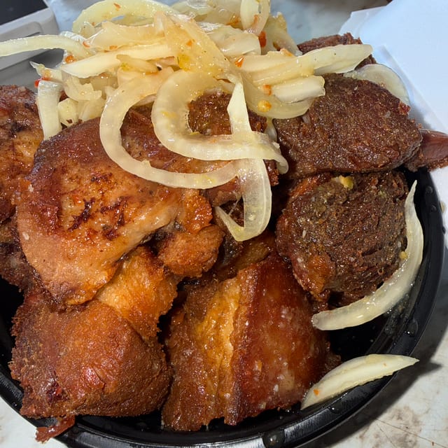 Griot Complete (Fried Pork).